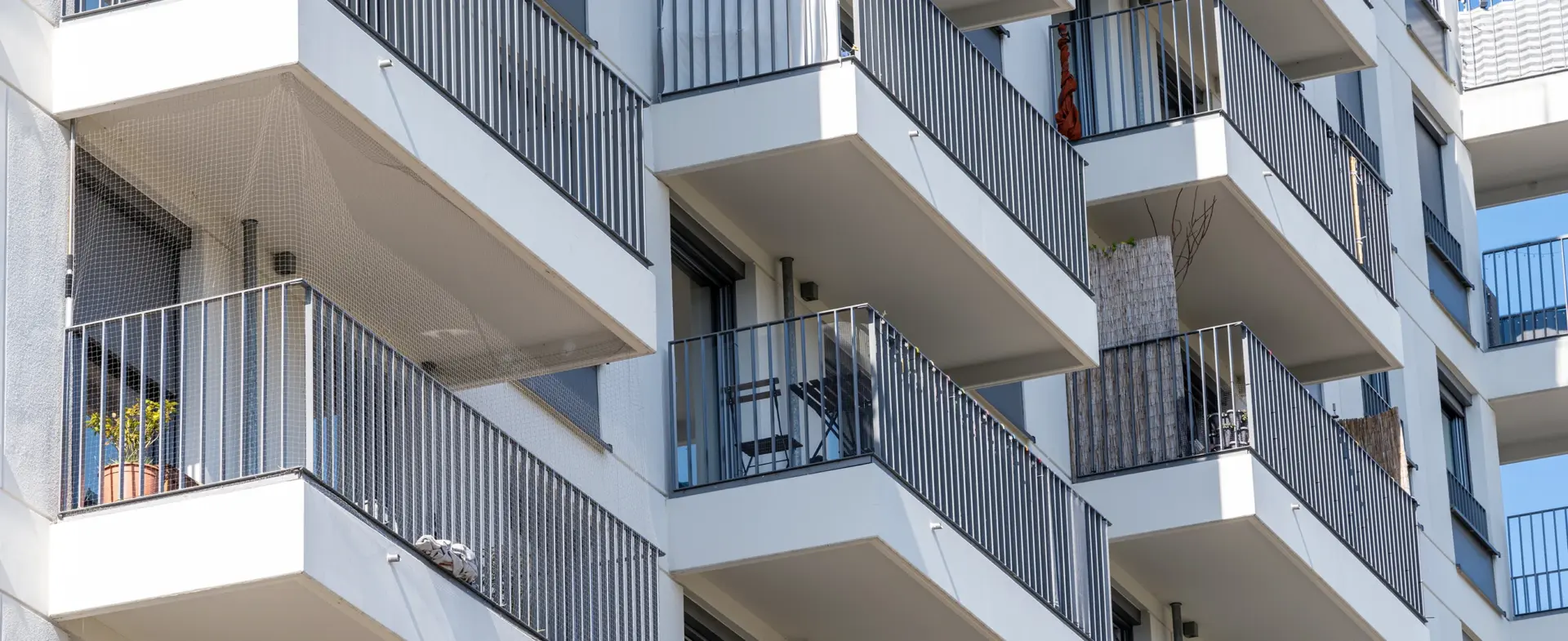 Background Wohnimmobilie mit Balkon