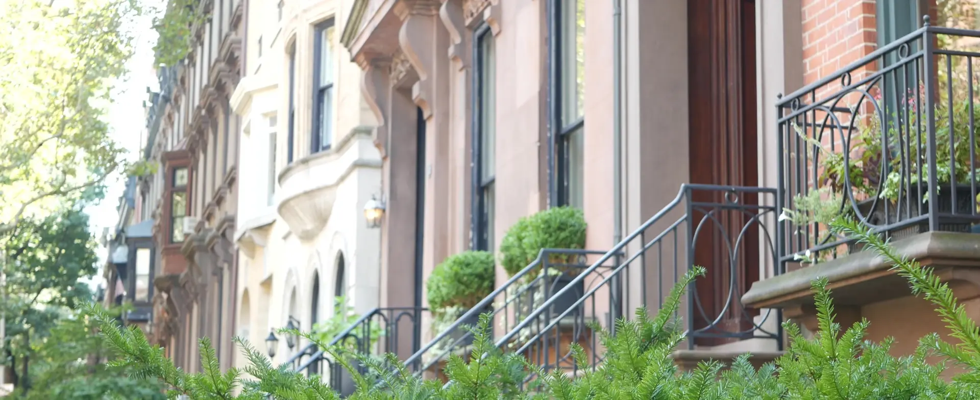 Background Altbau mit Treppenaufgang